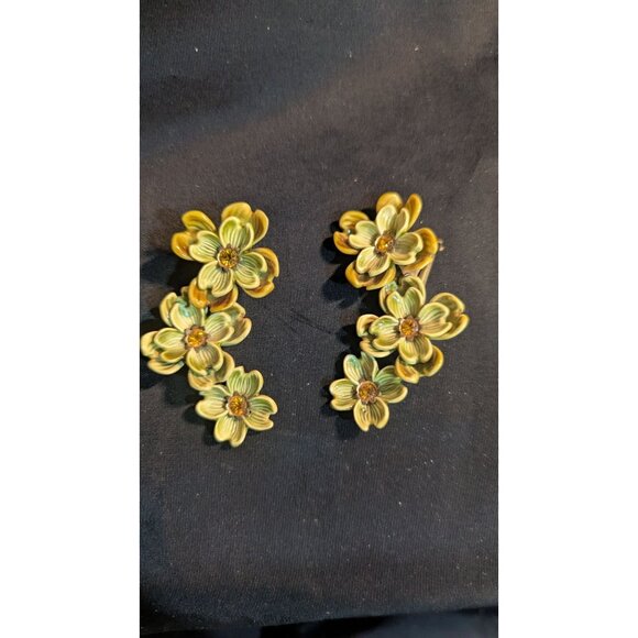 Vintage Yellow Floral Clip-On Earrings Enamel Dogwood Flower Design Retro Costum - Picture 7 of 8